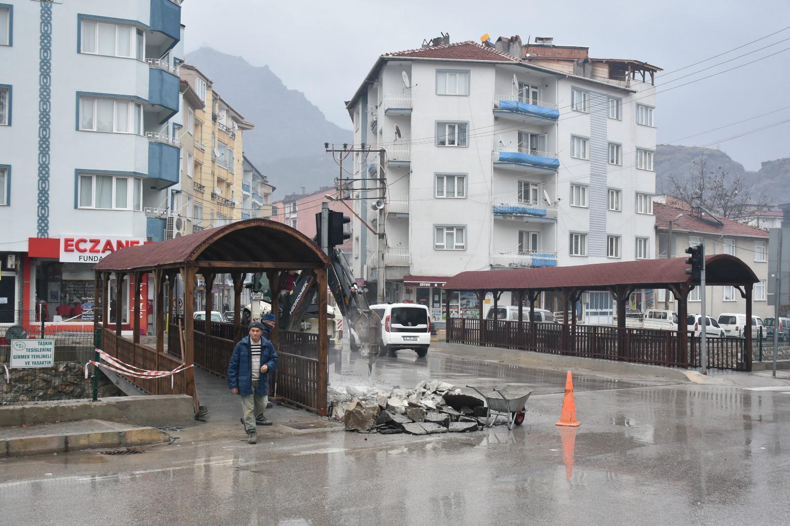 Meydan Çayı köprüsü genişletildi, iki yaya köprüsü de tamamlandı
